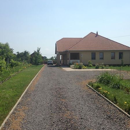 Hotel Koelcsey Kuria Vendeghaz Szatmárcseke Exterior foto