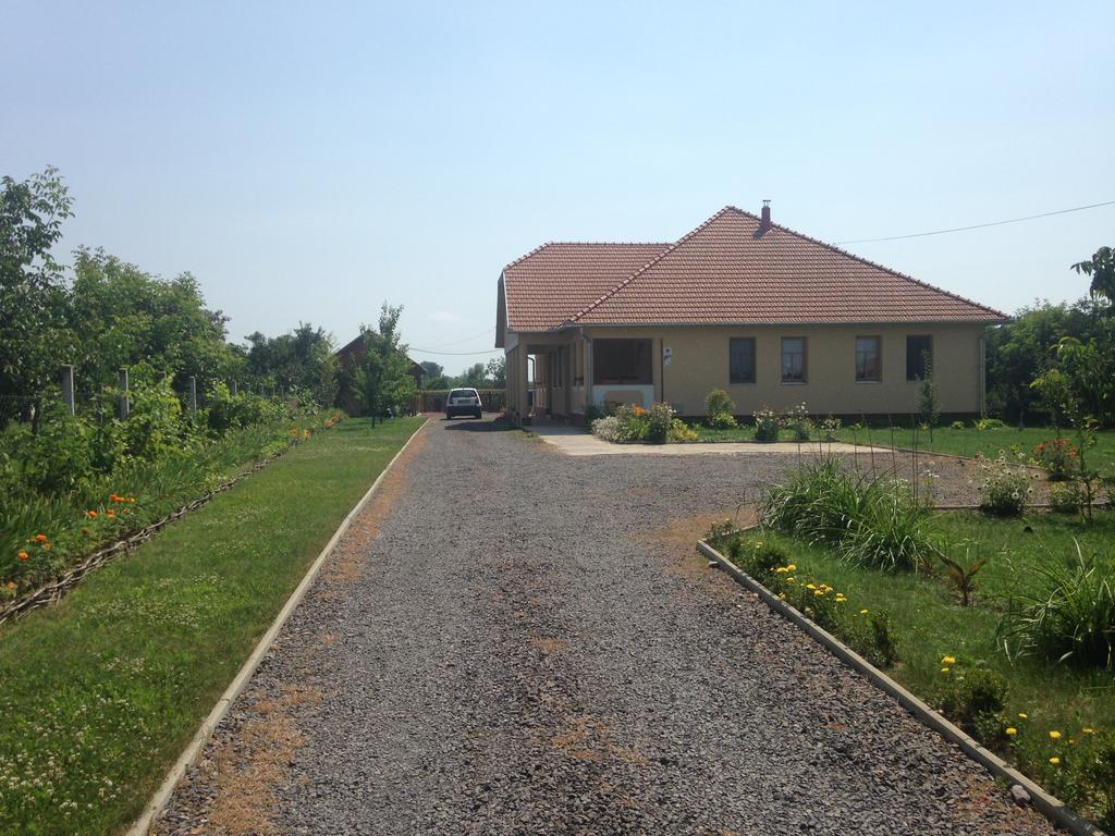 Hotel Koelcsey Kuria Vendeghaz Szatmárcseke Exterior foto